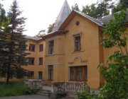 Музыкальная школа на ул. Флерова - типичный представитель архитектуры институтской части