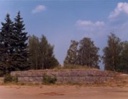 Постамент разрушенного памятника И.В. Сталину у шлюза №1 и пристани "Большая Волга"