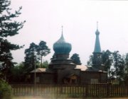 Деревянный храм на ул. Советская на берегу реки Песь