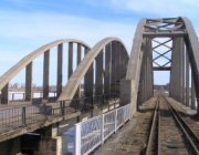 Горбатый авто-железнодорожный мост через реку Жабня