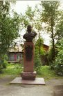 Памятник дважды Герою Советского Союза летчику-штурмовику В. И. Андрианову