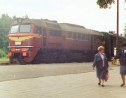 Тепловоз М-62 с пригородным поездом на станции Углич