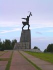 Монумент героям битвы под Москвой на Перемиловской высоте (вид сбоку)